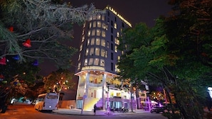 Front of property - evening/night - Tram Anh Hotel (Da Nang)