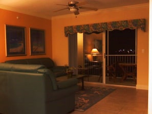 Télévision, jeux vidéo, lecteur de DVD, table de tennis de table