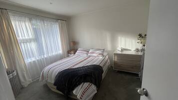 2 chambres, fer et planche à repasser, Wi-Fi, draps fournis