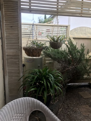 Property grounds - Charming Beachside studio - 2 min to the beach , pets welcome ... (Carrum)