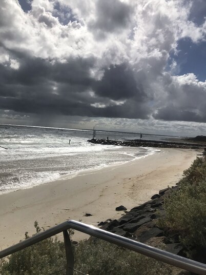 Charming Beachside studio - 2 min to the beach , pets welcome ...