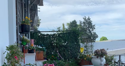 Superior Wohnung mit Schlafzimmer, Bad, Küchenzeile und Wohnzimmer