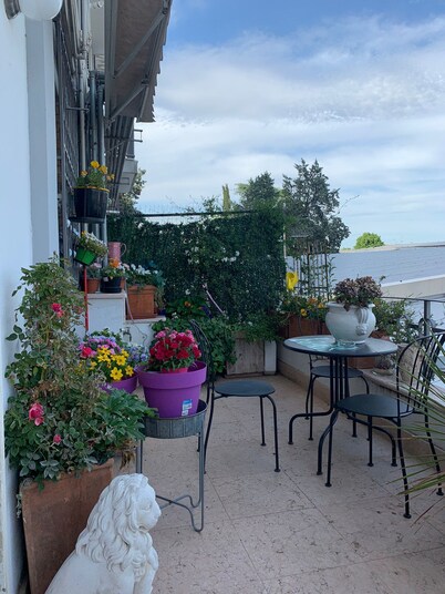 Superior apartment with bedroom, bathroom, kitchenette and living room