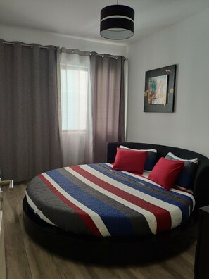 1 dormitori, planxa i posts de planxar, wifi gratuïta i roba de llit 