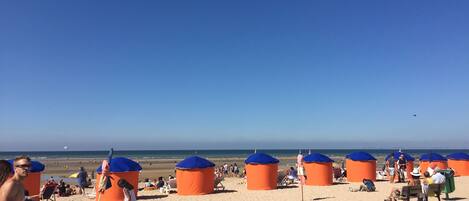 Plage à proximité, chaises longues