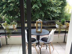 Outdoor dining - Nice little studio well exposed at 250 m from the sea (Houlgate)