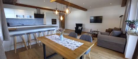 Classic Apartment, 2 Bedrooms, Terrace, Mountain View (Hohe Salve) | Living area