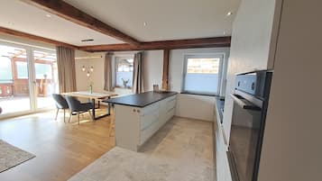 Appartement Classique, 2 chambres, terrasse, vue montagne (Hohe Salve) | Coin séjour | Télévision à écran plat de 49 pouces avec chaînes par satellite