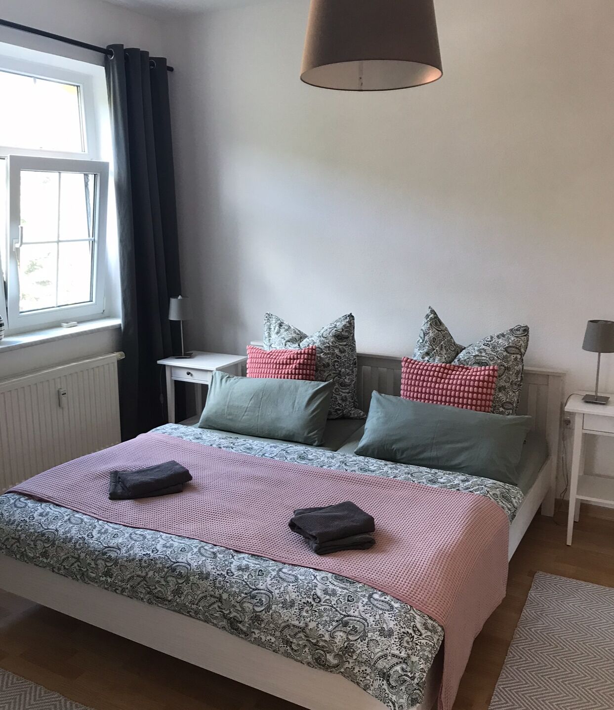 2 Schlafzimmer, Reisekinderbett, kostenloses WLAN, Bettwäsche