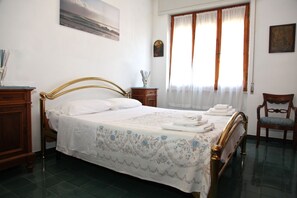 2 間睡房、熨斗/熨衫板、上網、床單