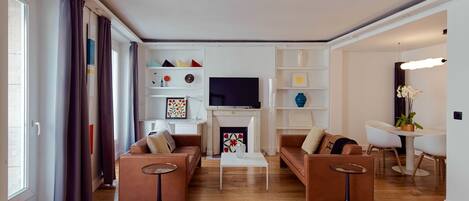 Televisie en een open haard