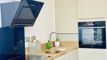 Fridge, microwave, oven, stovetop