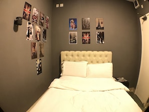 Basic Single Room | Free WiFi, bed sheets