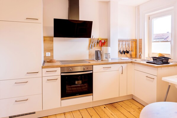 Enjoy cooking in this well-equipped kitchen with an oven and microwave.
