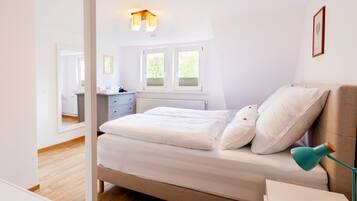 2 Schlafzimmer, Schreibtisch, Reisekinderbett, kostenloses WLAN