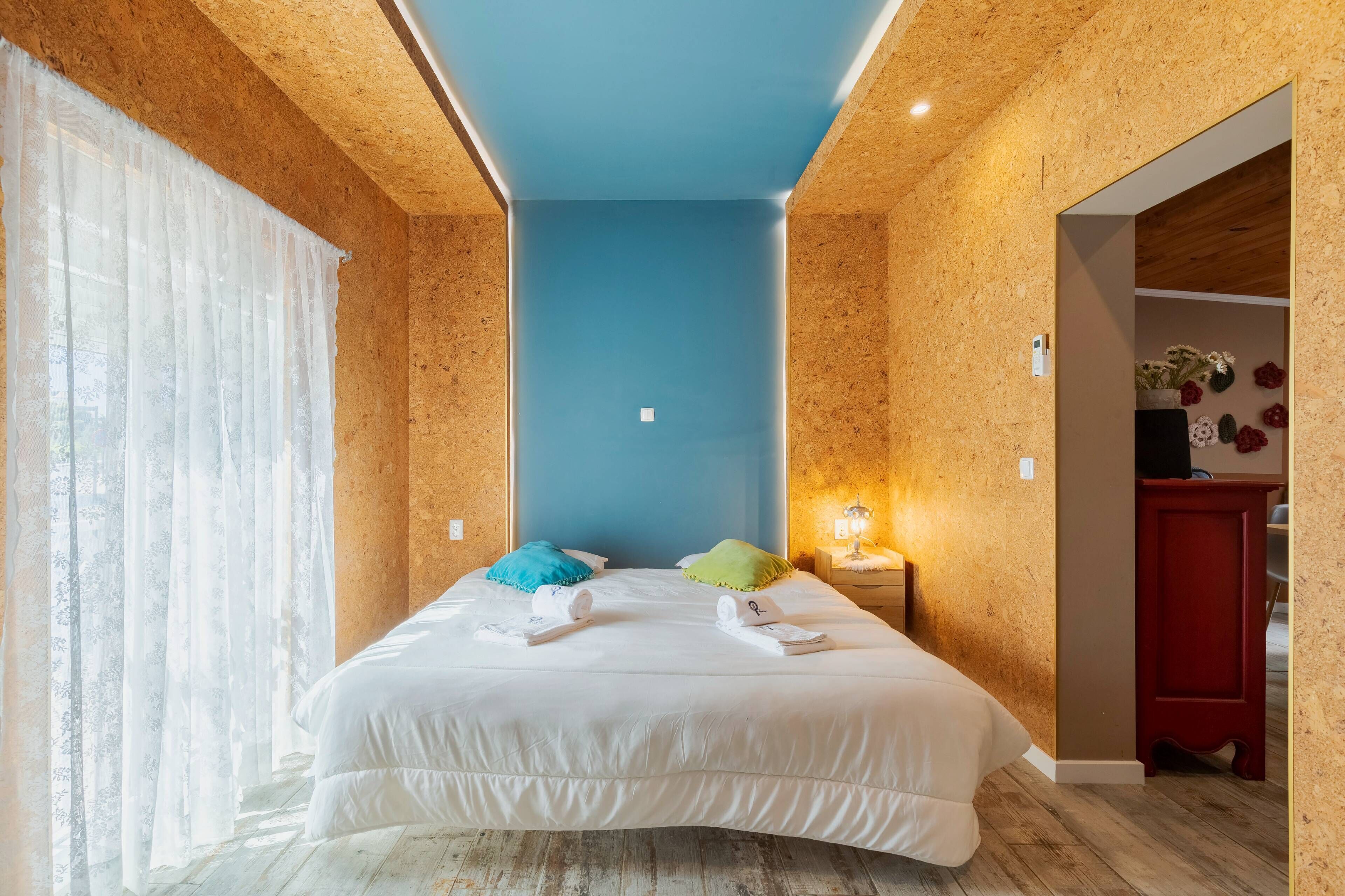 1 chambre, fer et planche à repasser, accès Internet, draps fournis