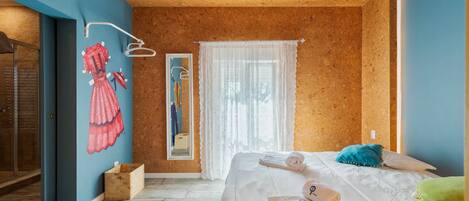 1 bedroom, iron/ironing board, internet, bed sheets