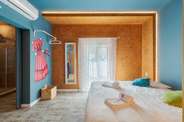 1 habitación, tabla de planchar con plancha, internet y ropa de cama