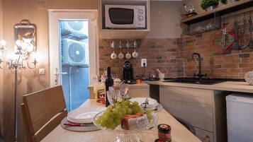 Fridge, microwave, stovetop, coffee/tea maker