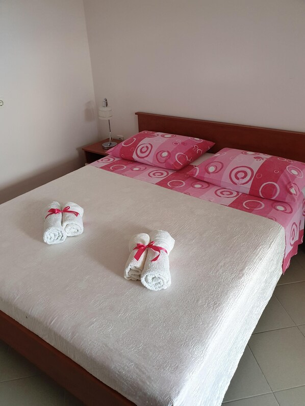 1 chambre, accès au Wi-Fi (inclus), literie fournie