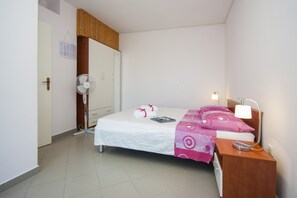 1 chambre, accès au Wi-Fi (inclus), literie fournie