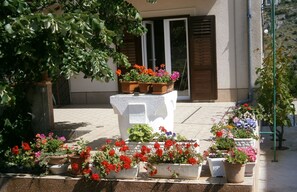 Exterior detail - ROOM for 2 people with bathroom without kitchen (Primošten)