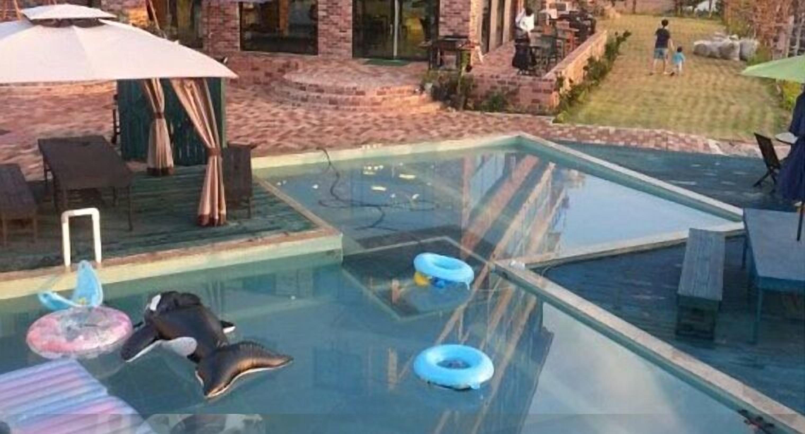 Piscina a l'aire lliure de temporada 