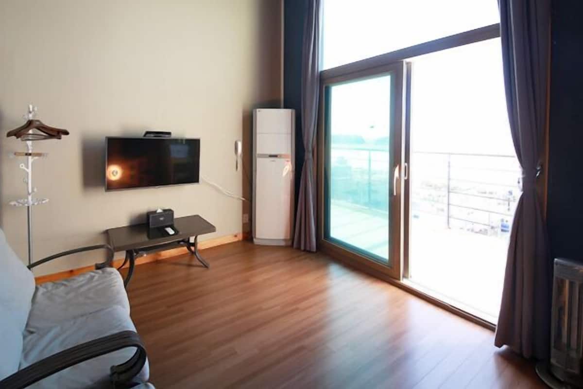 Healing Family | Living room