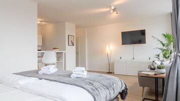 1 bedroom, in-room safe, desk, iron/ironing board