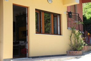 Exterior detail - Few steps from the beach (Cinque Terre ,Monterosso). (Monterosso al Mare)