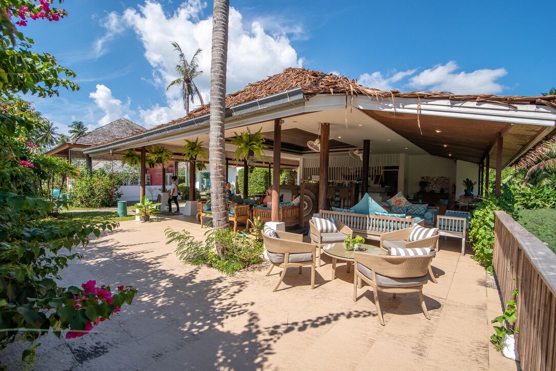 Breakfast, lunch, brunch served; local and international cuisine 