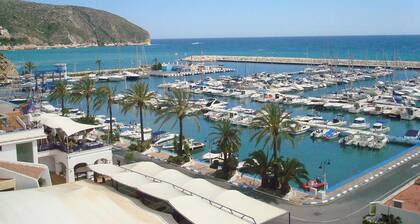Superb apartment in private residence at the foot of the sea