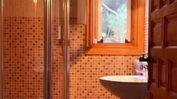 Dusche, Haartrockner, Bidet, Handtücher