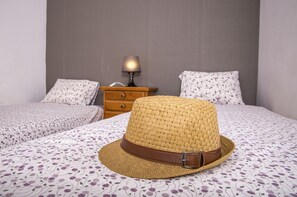 3 chambres, fer et planche Ă repasser, accĂšs Internet, draps fournis