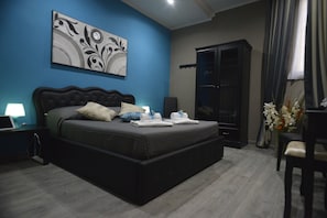 2 chambres, bureau, chambres insonorisées, fer et planche à repasser