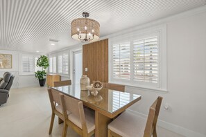 Dining - Steps to the beach! Island House Beach Resort V19 (Siesta Key)