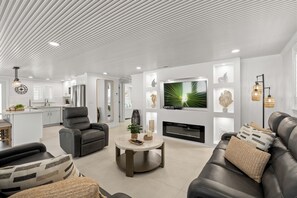 Smart TV, table football, ping pong - Island House Beach Resort V19 (Siesta Key)