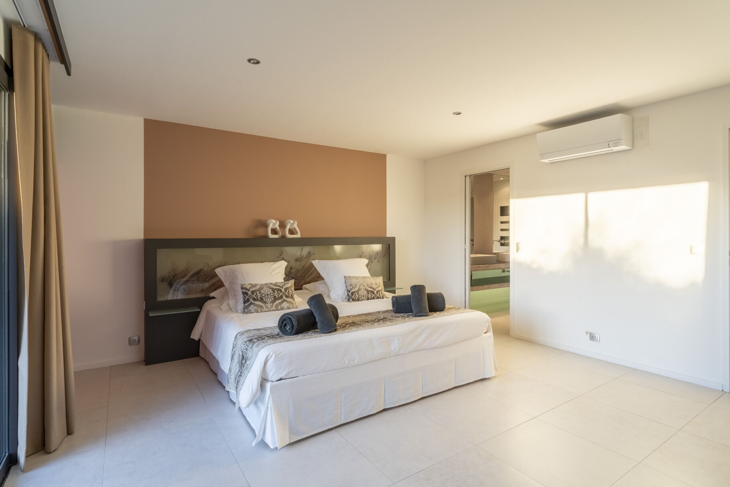 4 Schlafzimmer, Bügeleisen/Bügelbrett, kostenloses WLAN, Bettwäsche