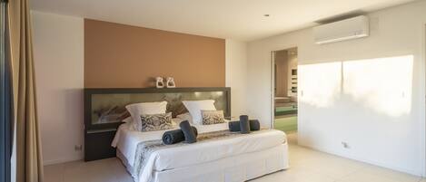 4 Schlafzimmer, Bügeleisen/Bügelbrett, kostenloses WLAN, Bettwäsche