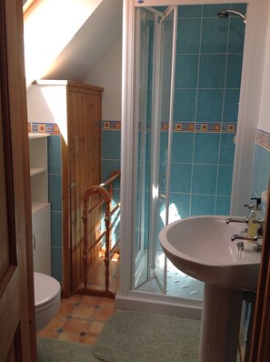 Combined shower/tub, hair dryer, towels, soap