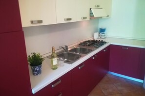 Frigorifero, macchina per tè/caffè, pentole/stoviglie/utensili
