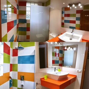 Baignoire, séchoir à cheveux, bidet, serviettes fournies