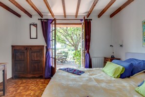 3 bedrooms, iron/ironing board, free WiFi, bed sheets - Old Mas In Olive Grove With Large Swimming Pool And Panoramic Views (Flayosc)