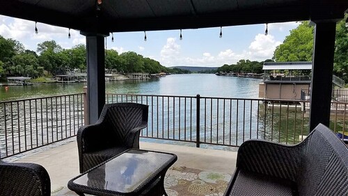 LBJ Open Water Home w/ 2-level Dock & Rope Swing!