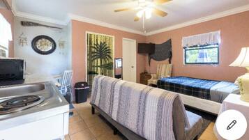 1 غرفة نوم ومكواة/لوح كي وواي فاي وملاءات أسرّة