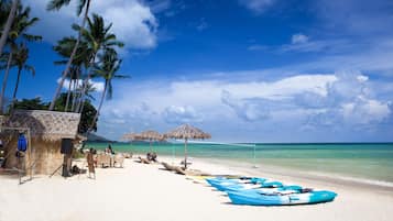 Trên bãi biển, cát trắng, quán bar trên bãi biển, chèo thuyền kayak