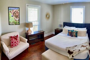 6 chambres, bureau, fer et planche à repasser, lit parapluie