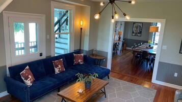 TV, fireplace, stereo