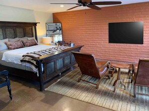 4 habitaciones, tabla de planchar con plancha, wifi y ropa de cama 