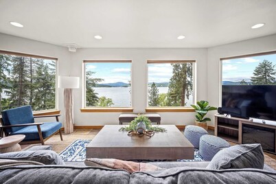 Lakeview 3BR Home with Hot Tub